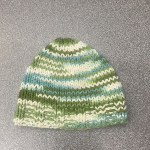 2 0-3 month onesies with hand knitted new born hat - Picture 9 of 9